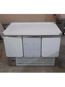 Холодильный стол 3 двери с нижним агрегатом